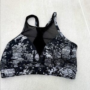 Onzie Monochrome Patterned Sports Bra